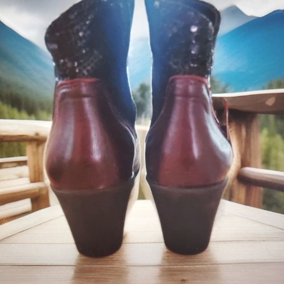 Cloud Footwear Burgundy With Black Snakeskin Ankle Boots - Picture 3 of 4